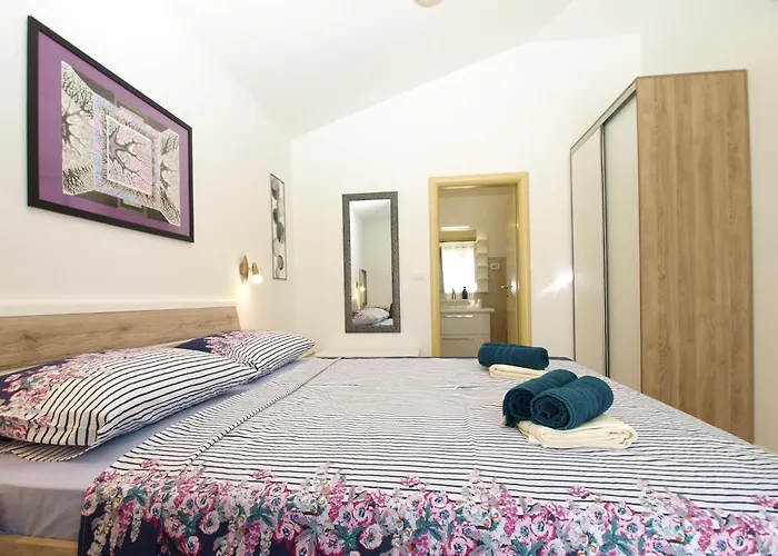 Stella 2086 * Juršići